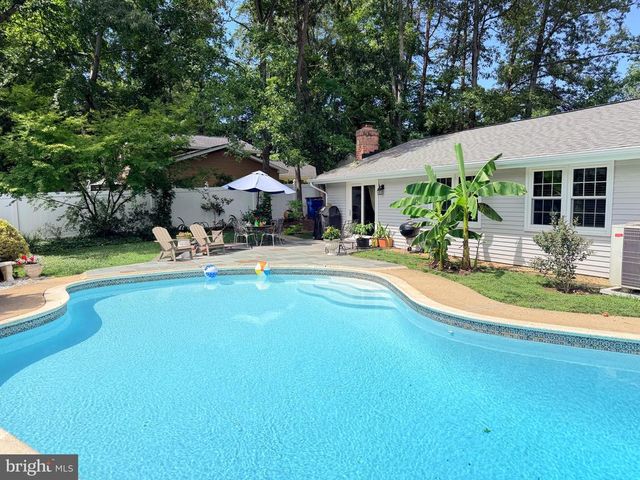 8 POND CIR, Fredericksburg, VA 22407