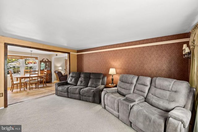 8 POND CIR, Fredericksburg, VA 22407