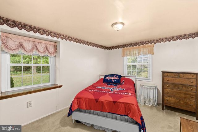 8 POND CIR, Fredericksburg, VA 22407