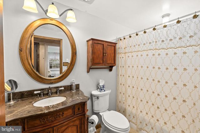 8 POND CIR, Fredericksburg, VA 22407