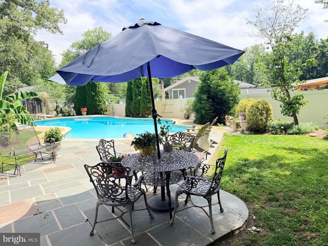 8 POND CIR, Fredericksburg, VA 22407