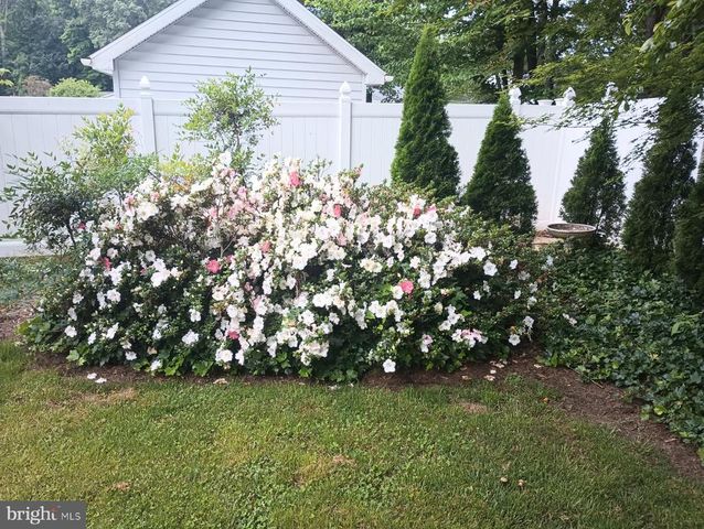 8 POND CIR, Fredericksburg, VA 22407