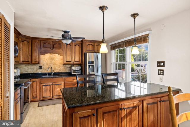 8 POND CIR, Fredericksburg, VA 22407