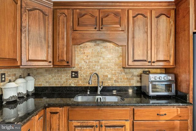 8 POND CIR, Fredericksburg, VA 22407