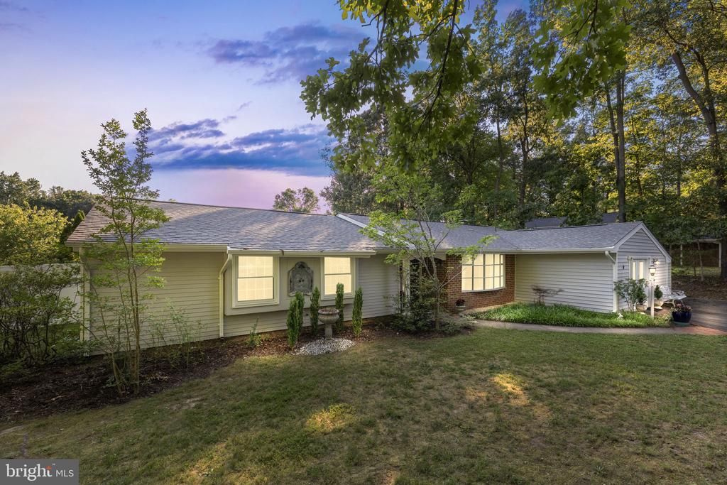 8 POND CIR, Fredericksburg, VA 22407
