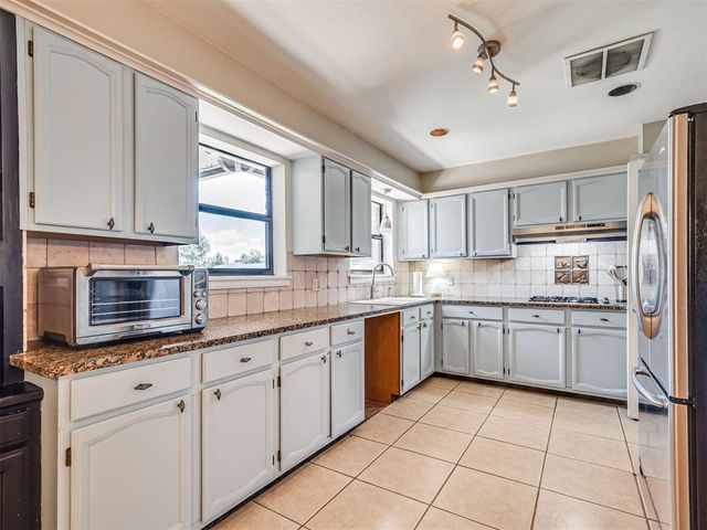 2725 Warwick Drive, Oklahoma City, OK 73116