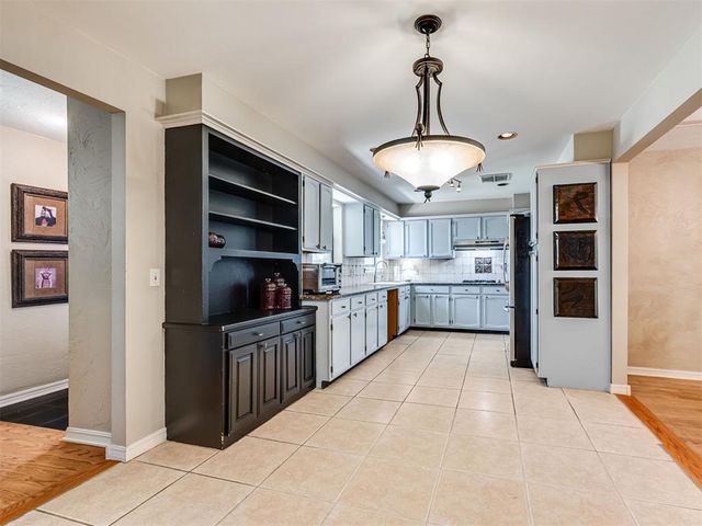 2725 Warwick Drive, Oklahoma City, OK 73116