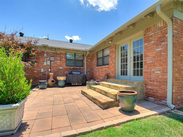 2725 Warwick Drive, Oklahoma City, OK 73116