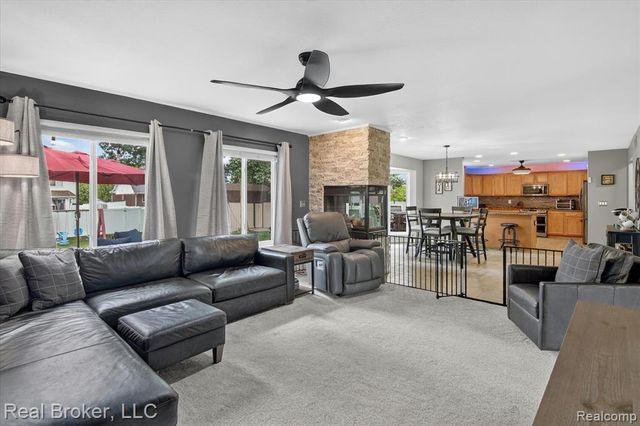 15156 Oak Valley Lane, Monroe, MI 48161