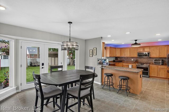 15156 Oak Valley Lane, Monroe, MI 48161