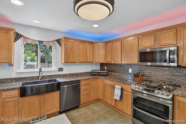 15156 Oak Valley Lane, Monroe, MI 48161
