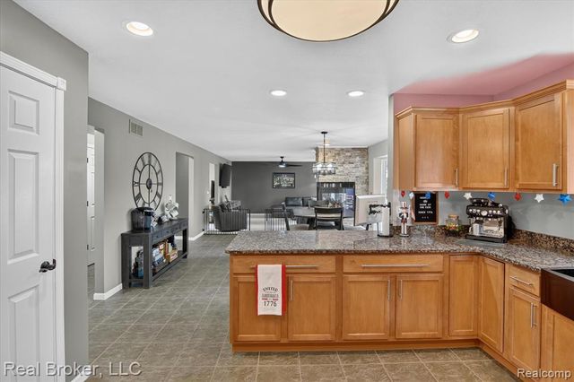 15156 Oak Valley Lane, Monroe, MI 48161