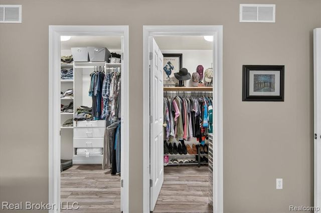 15156 Oak Valley Lane, Monroe, MI 48161