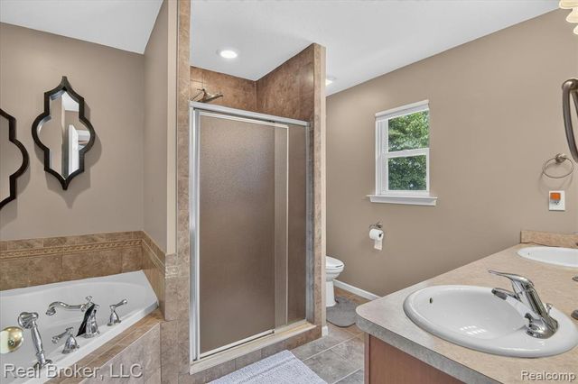 15156 Oak Valley Lane, Monroe, MI 48161