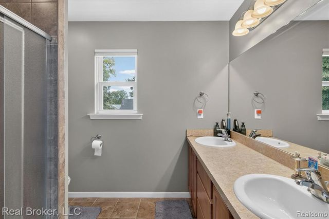 15156 Oak Valley Lane, Monroe, MI 48161