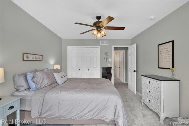 15156 Oak Valley Lane, Monroe, MI 48161