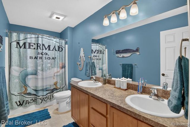 15156 Oak Valley Lane, Monroe, MI 48161
