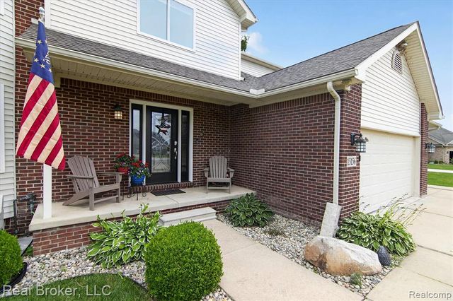 15156 Oak Valley Lane, Monroe, MI 48161