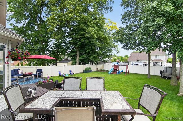 15156 Oak Valley Lane, Monroe, MI 48161