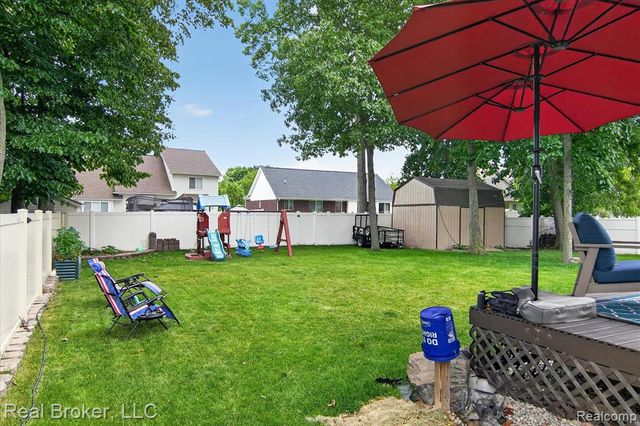 15156 Oak Valley Lane, Monroe, MI 48161