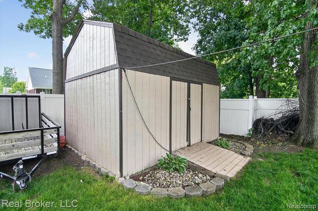 15156 Oak Valley Lane, Monroe, MI 48161