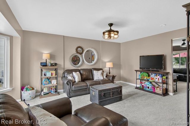 15156 Oak Valley Lane, Monroe, MI 48161