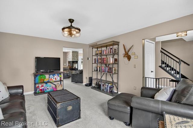 15156 Oak Valley Lane, Monroe, MI 48161