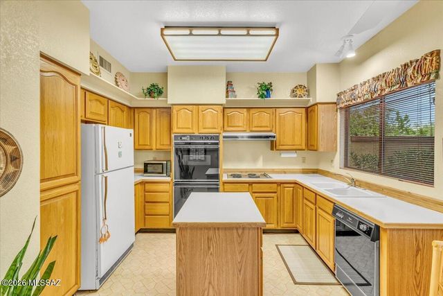 795 E Camino Corrida, Oro Valley, AZ 85704