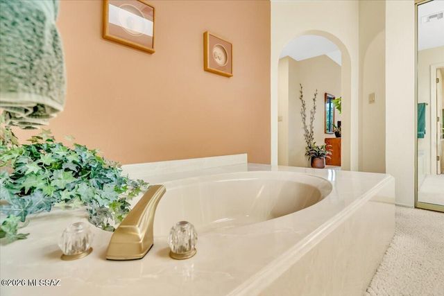 795 E Camino Corrida, Oro Valley, AZ 85704
