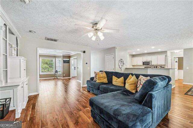 2152 MARNE Glen NW, Kennesaw, GA 30152