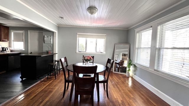 123 Waterston Ave 1, Quincy, MA 02170