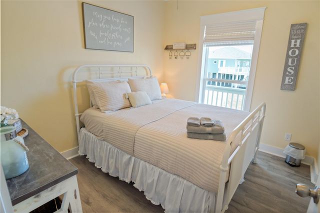 961 Hamilton Drive, Crystal Beach, TX 77650
