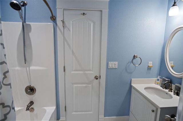 961 Hamilton Drive, Crystal Beach, TX 77650