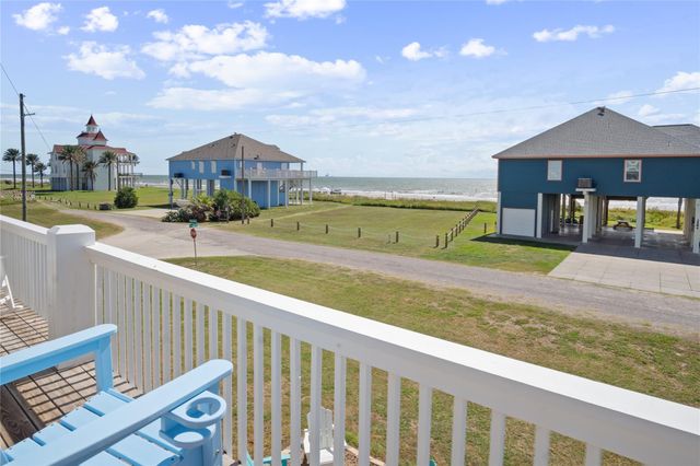 961 Hamilton Drive, Crystal Beach, TX 77650