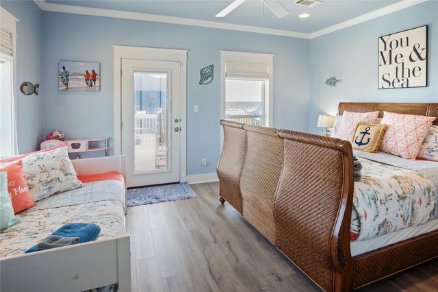 961 Hamilton Drive, Crystal Beach, TX 77650