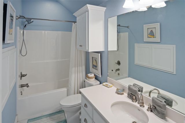 961 Hamilton Drive, Crystal Beach, TX 77650