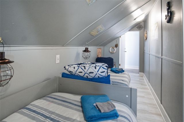 961 Hamilton Drive, Crystal Beach, TX 77650