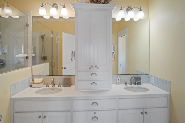 961 Hamilton Drive, Crystal Beach, TX 77650