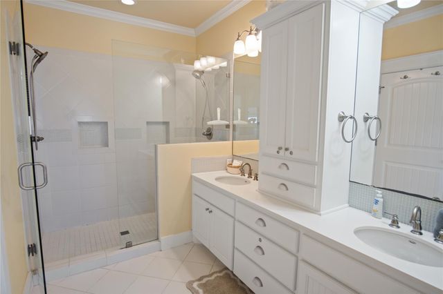 961 Hamilton Drive, Crystal Beach, TX 77650
