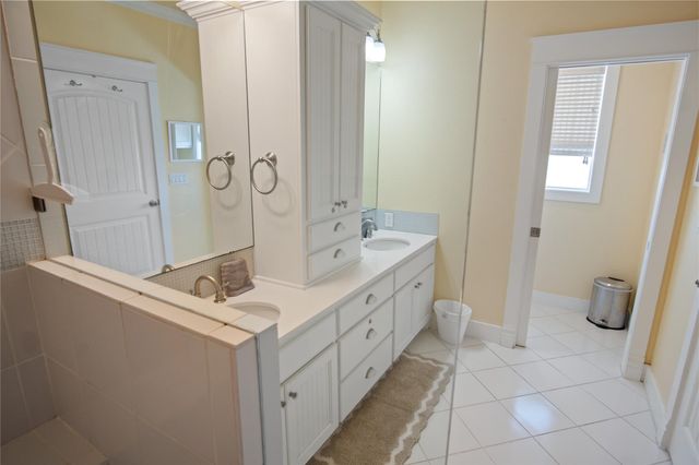 961 Hamilton Drive, Crystal Beach, TX 77650