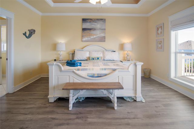 961 Hamilton Drive, Crystal Beach, TX 77650