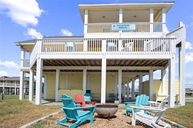 961 Hamilton Drive, Crystal Beach, TX 77650