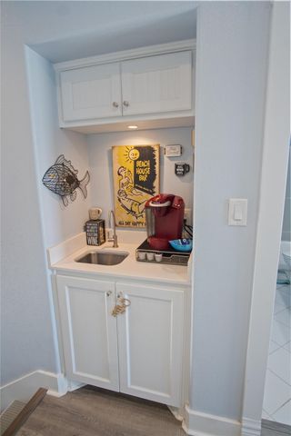 961 Hamilton Drive, Crystal Beach, TX 77650