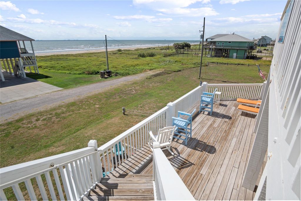 961 Hamilton Drive, Crystal Beach, TX 77650