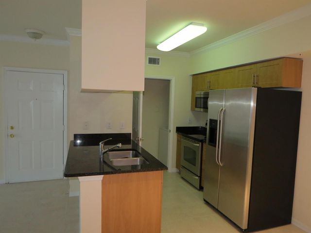 6492 Emerald Dunes Drive 203, West Palm Beach, FL 33411