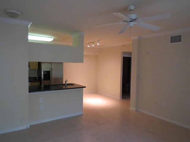 6492 Emerald Dunes Drive 203, West Palm Beach, FL 33411