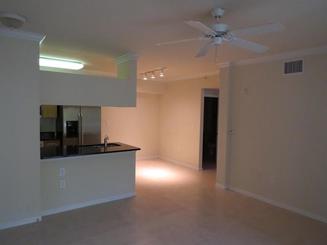 6492 Emerald Dunes Drive 203, West Palm Beach, FL 33411