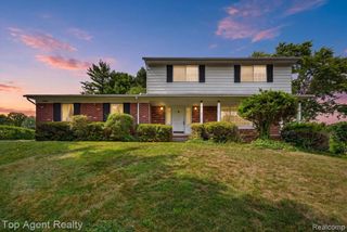 6084 Deguise Court, Rochester Hills, MI 48306