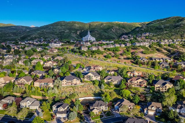 1618 E WYLIE LN, Draper, UT 84020