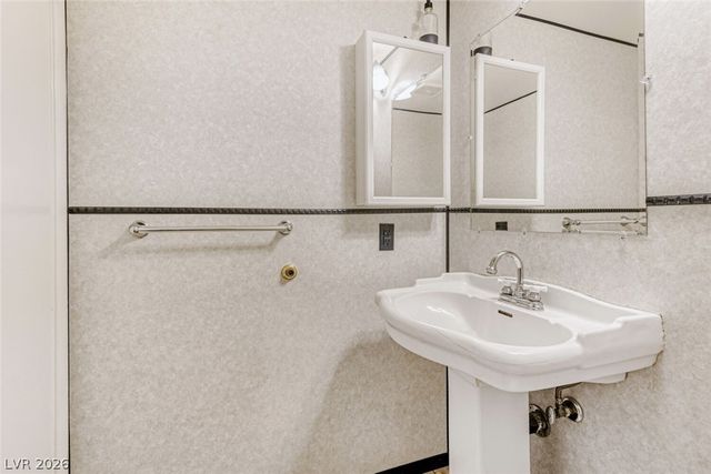1666 Garden Path Court, Las Vegas, NV 89119